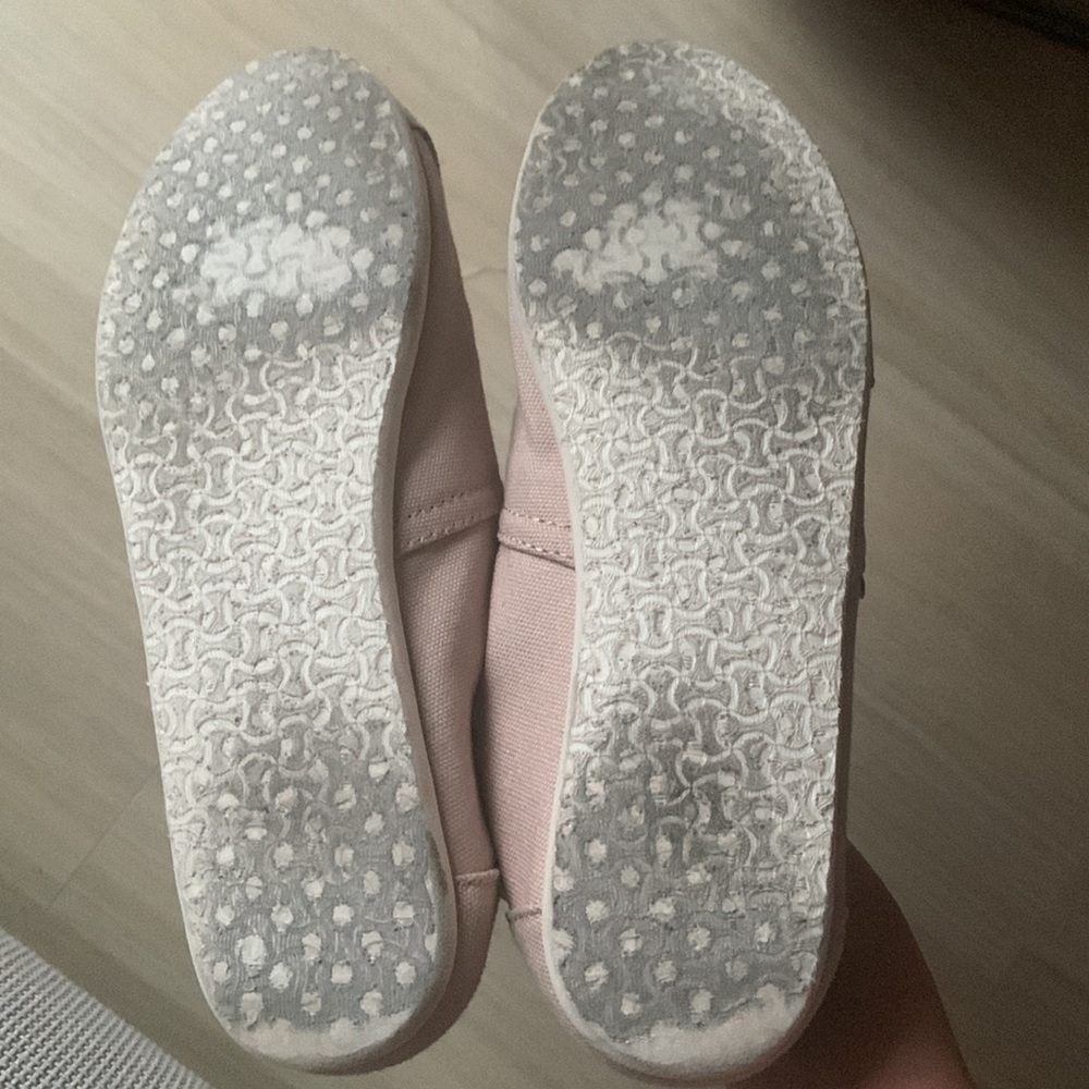 Toms - Picture 3 of 4